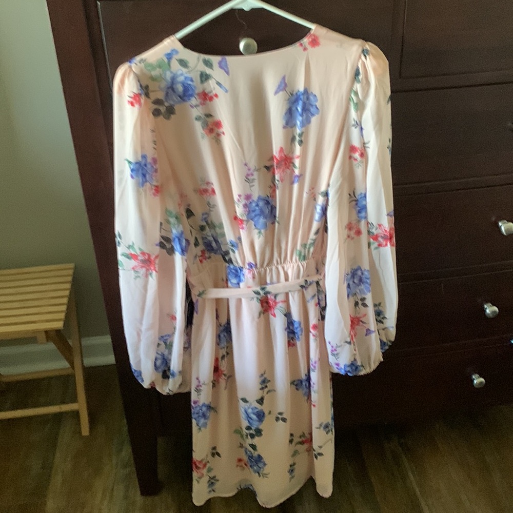 New with tags!!! Express dress, sheer sleeves , tie belt - Picture 5 of 5